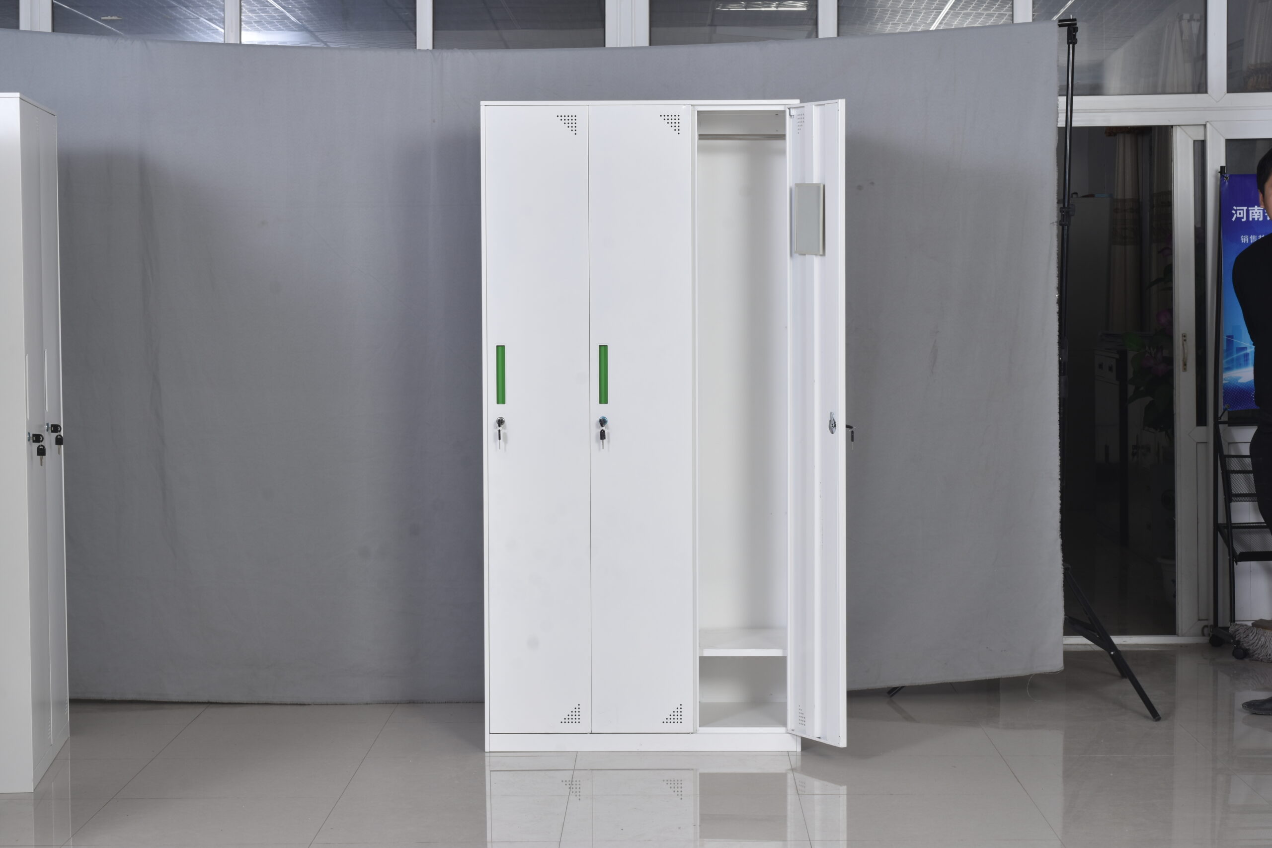 office furniture 3 door steel locker supplier