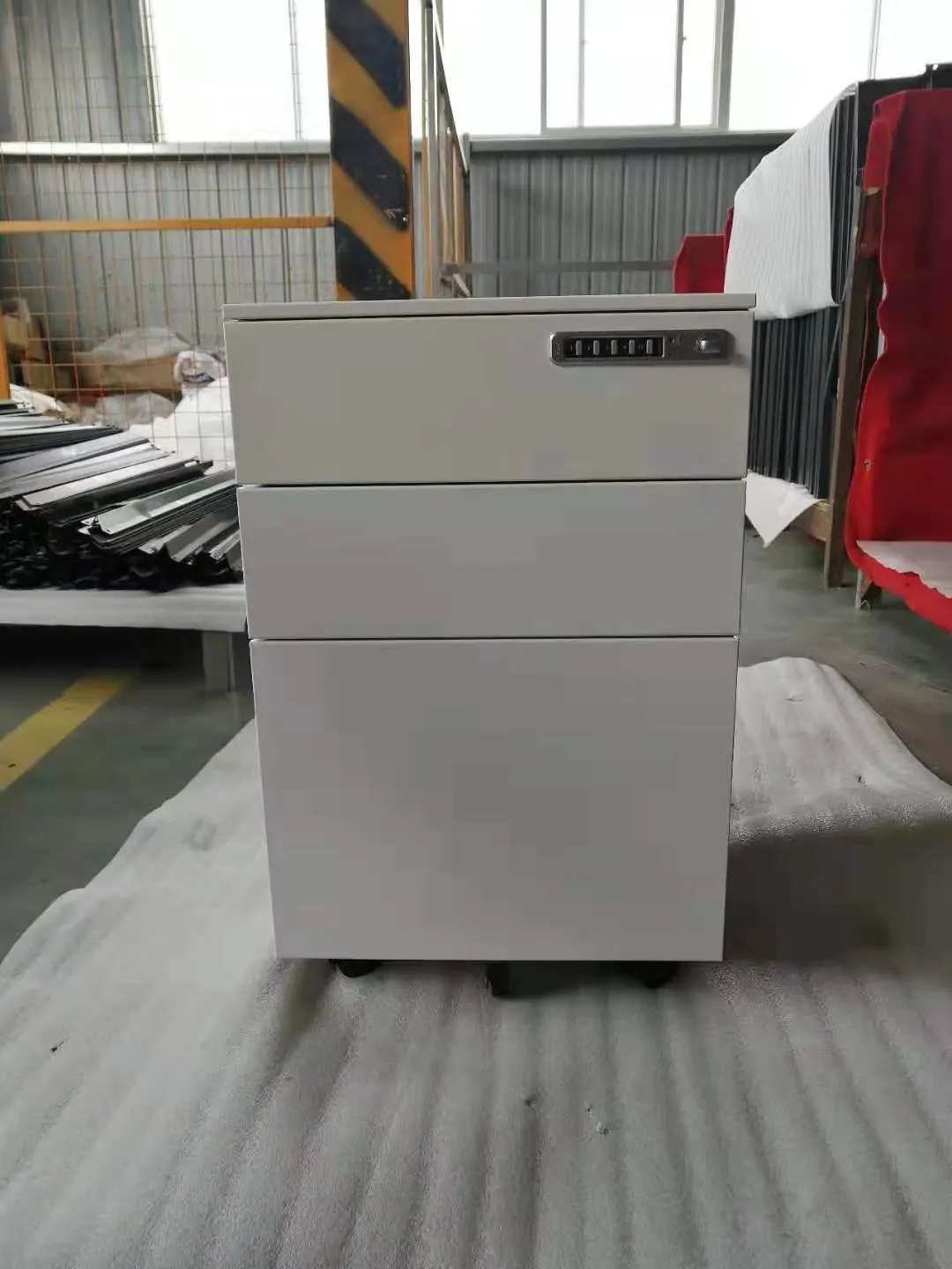 china new design steel white 3d mobile pedestal supplier